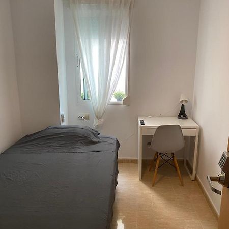 Single Room In My Apartment At The Beach Valencia Exterior photo