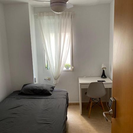 Single Room In My Apartment At The Beach Valencia Exterior photo