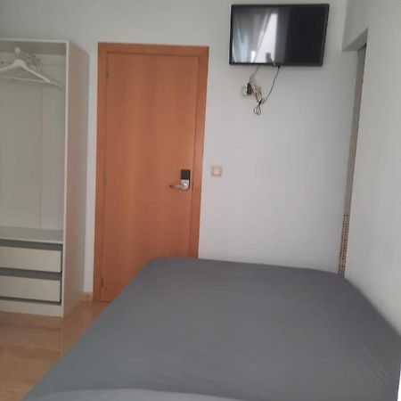 Single Room In My Apartment At The Beach Valencia Exterior photo