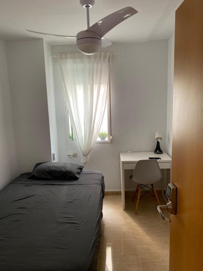 Single Room In My Apartment At The Beach Valencia Exterior photo