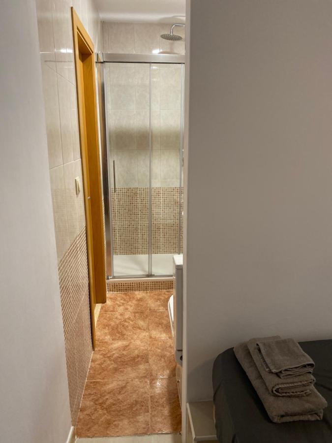 Single Room In My Apartment At The Beach Valencia Exterior photo