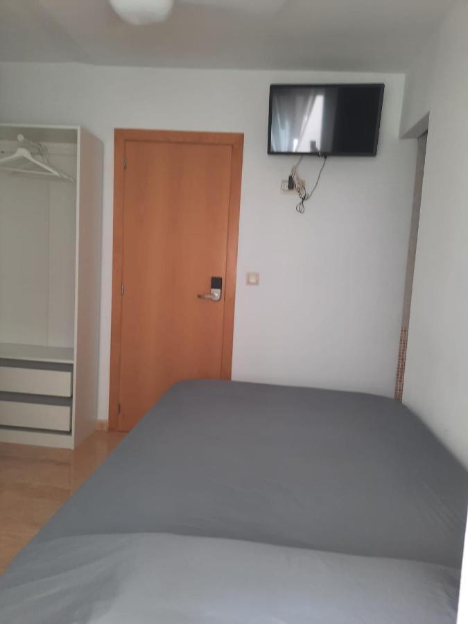 Single Room In My Apartment At The Beach Valencia Exterior photo